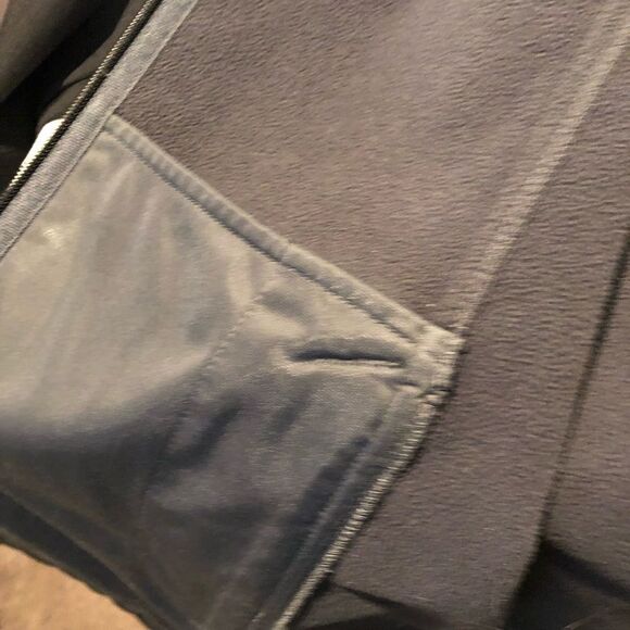Woman’s elevate light weight jacket size M.   RB2 - Picture 9 of 10